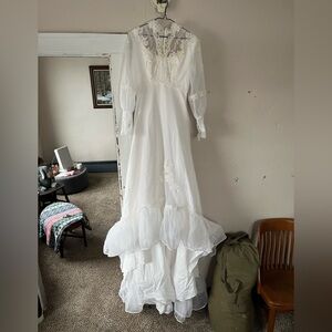 Vintage White Lace Wedding Dress with Long Sleeves